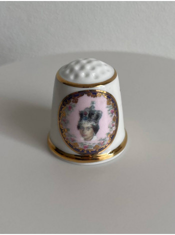 Коллекционный наперсток Royal Birthday Roses, выпущенный в март 2006 года специально для Thimble Collector Guild к 80-летию Елизаветы Второй