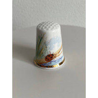 Коллекционный наперсток Ladybird (Божья коровка), выпущенный Harcourt China для Thimble Collector Guild. Декорирован золотом 22К