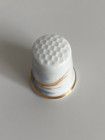 Коллекционный наперсток Ladybird (Божья коровка), выпущенный Harcourt China для Thimble Collector Guild. Декорирован золотом 22К