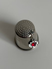 Коллекционный наперсток Crystal Pendant, выпущенный в сентябре 1989 года специально для Thimble Collector Guild