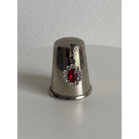 Коллекционный наперсток Crystal Pendant, выпущенный в сентябре 1989 года специально для Thimble Collector Guild