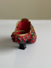 Винтажная коллекционная туфелька Tassels & Trinkets, изготовленная по заказу Compton and Woodhouse