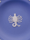 Wedgwood тарелка, блюдце Скорпион, Scorpius, Знаки Зодиака, винтажная, коллекционная, бисквитный фарфор, джаспер, в оригинальной коробочке с брошюрой