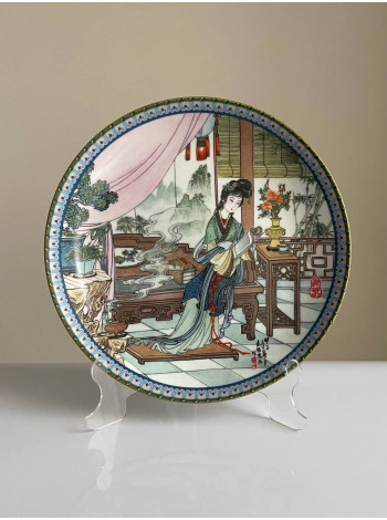 Винтажная декоративная тарелка Ying-chun - 6-я из ограниченной коллекционной серии Beauties of the Red Mansion от Imperial Jingdezhen Porcelain