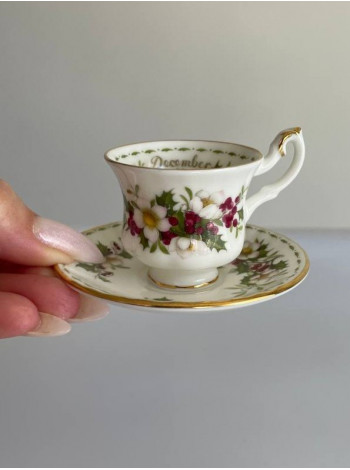 Royal Albert чайная пара December, Декабрь, миниатюра, винтажная, коллекционная