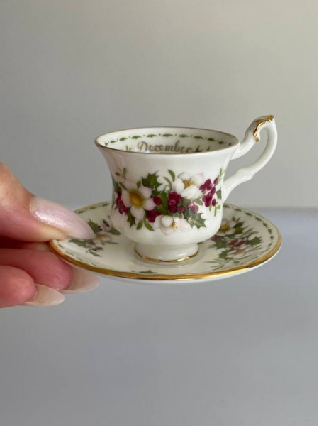 Royal Albert чайная пара December, Декабрь, миниатюра, винтажная, коллекционная