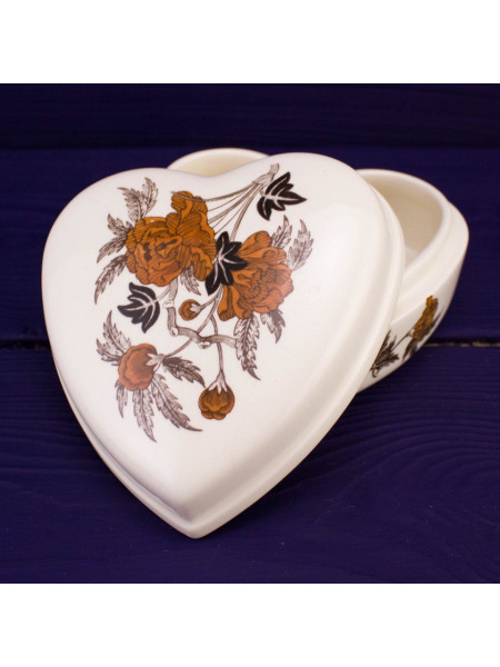 Шкатулка WEDGWOOD в форме сердца, of ETRURIA & BARLASTON 